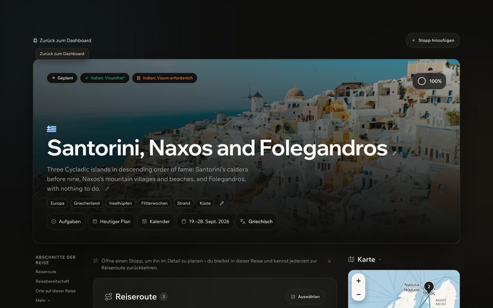 Reiseseite einer Griechenland-Inselroute mit zwei Visa-Urteilen im Kopfbereich: eine grüne Plakette für die visumfreie Einreise mit italienischem Pass neben einer gelben für die visumpflichtige Einreise mit indischem Pass — dieselbe Reise, für zwei Pässe bewertet, mit dem Stand der Visa-Daten im geöffneten Tooltip.